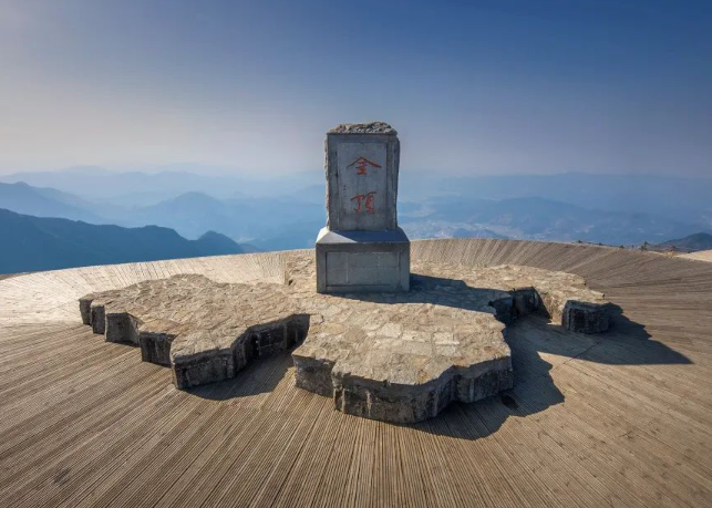 第四站,我们来到了武功山的高点——金顶.